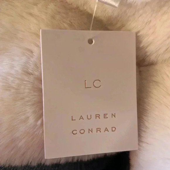 LC Lauren Conrad Faux Fur Ivory Stole Scarf - Picture 5 of 9